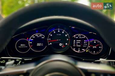 Фастбэк Porsche Panamera 2018 в 
