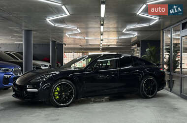 Фастбэк Porsche Panamera 2021 в 