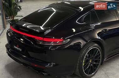 Фастбэк Porsche Panamera 2021 в 
