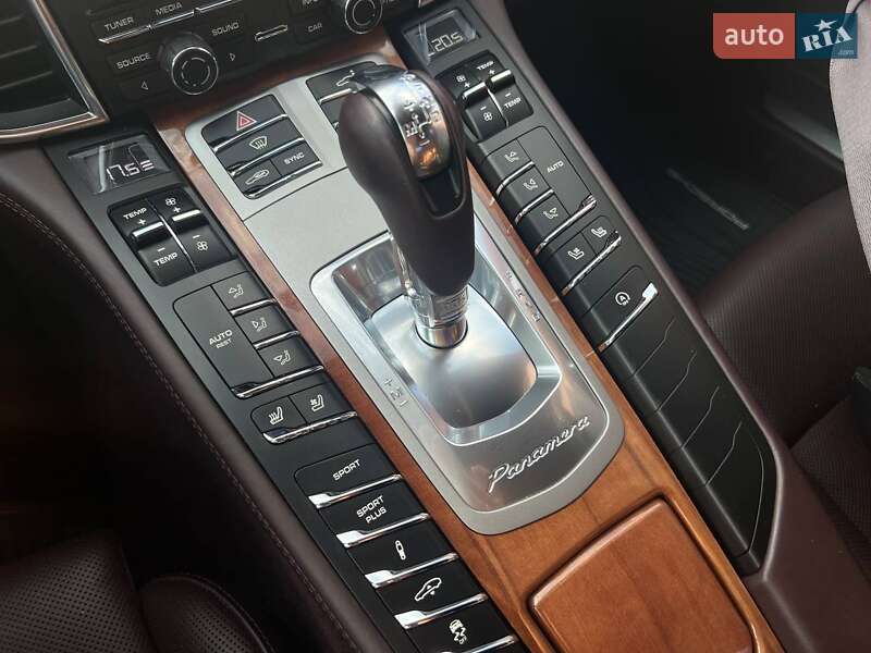 Фастбэк Porsche Panamera 2013 в Киеве фото 12 Фастбэк Porsche Panamera 2013 в Киеве