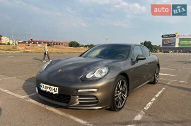 Фастбэк Porsche Panamera 2013 в 