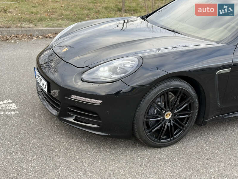 Фастбэк Porsche Panamera 2014 в Киеве