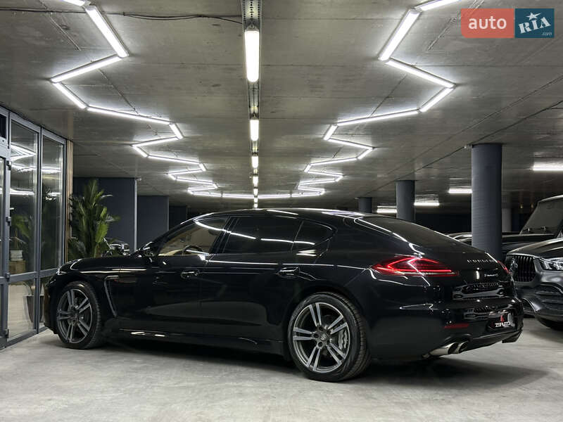 Фастбэк Porsche Panamera 2013 в Одессе