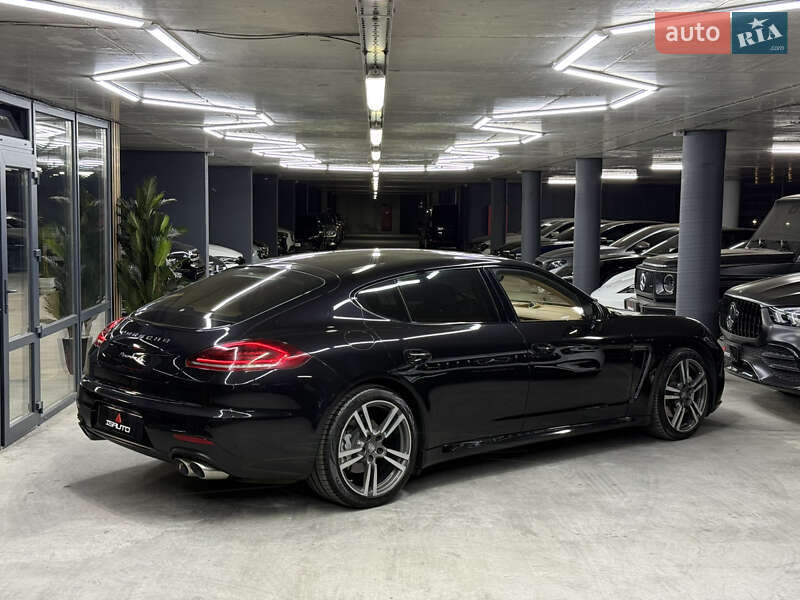 Фастбэк Porsche Panamera 2013 в Одессе