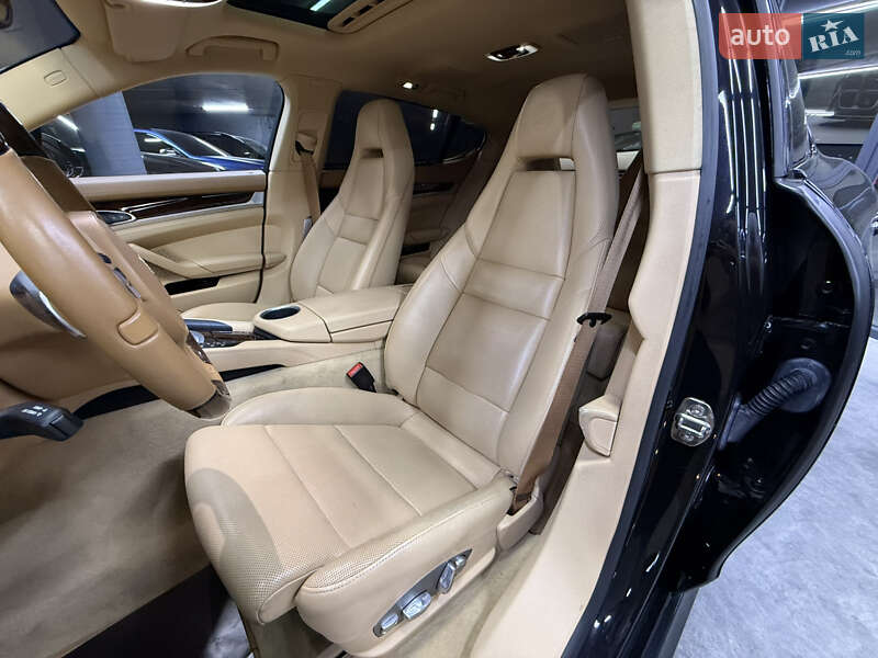 Фастбэк Porsche Panamera 2013 в Одессе