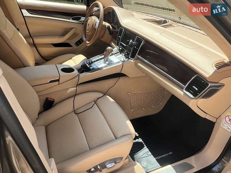 Фастбэк Porsche Panamera 2012 в Кривом Роге фото 10 Фастбэк Porsche Panamera 2012 в Кривом Роге