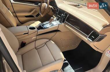 Фастбэк Porsche Panamera 2012 в 