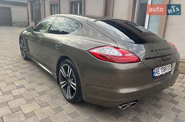 Фастбэк Porsche Panamera 2012 в 