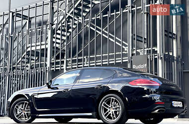 Фастбэк Porsche Panamera 2013 в 
