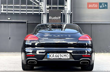 Фастбэк Porsche Panamera 2013 в 
