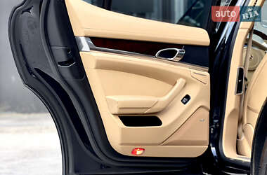 Фастбэк Porsche Panamera 2013 в 