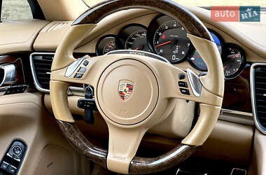 Фастбэк Porsche Panamera 2013 в 