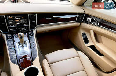Фастбэк Porsche Panamera 2013 в 