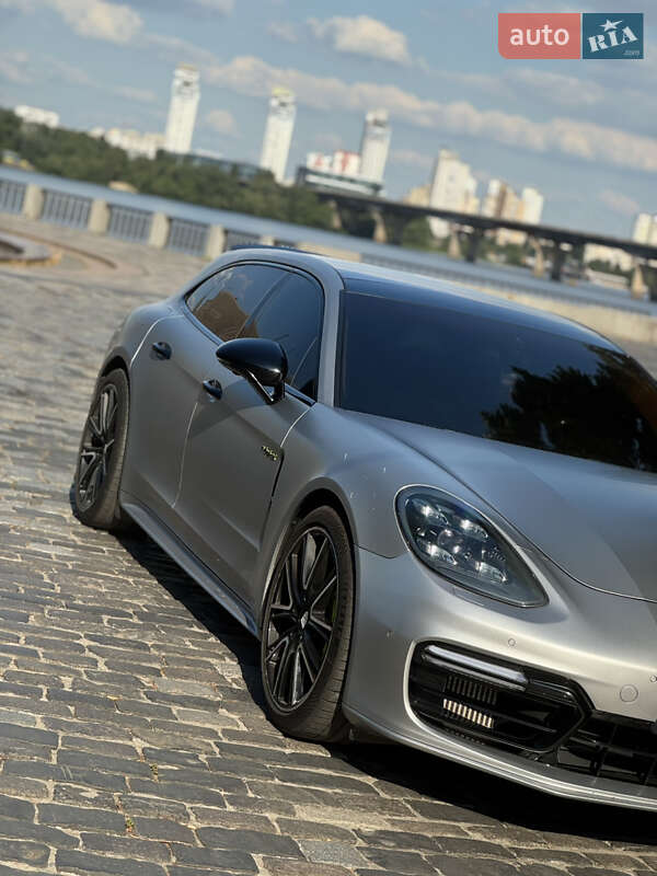 Универсал Porsche Panamera 2018 в Киеве