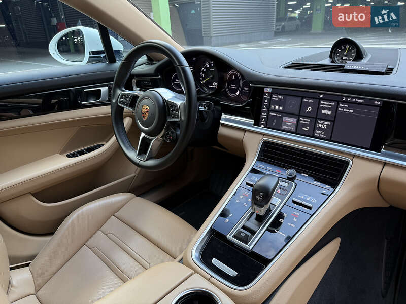 Фастбек Porsche Panamera 2018 в Києві