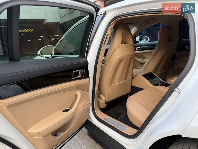 Фастбек Porsche Panamera 2018 в Києві