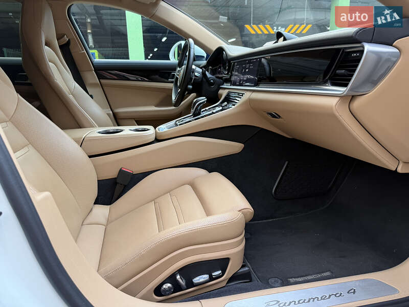 Фастбек Porsche Panamera 2018 в Києві