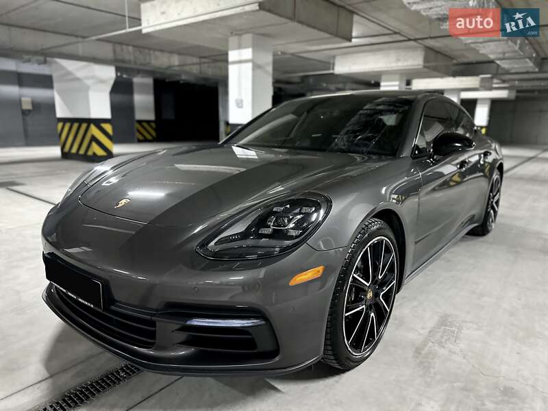 Фастбэк Porsche Panamera 2018 в Днепре