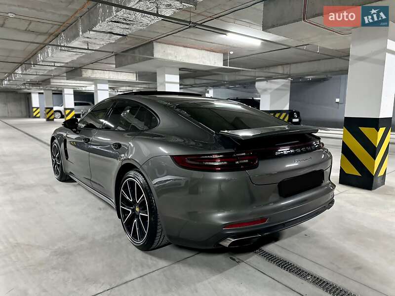 Фастбэк Porsche Panamera 2018 в Днепре