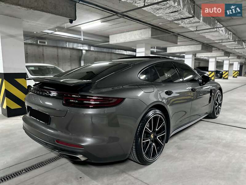 Фастбэк Porsche Panamera 2018 в Днепре