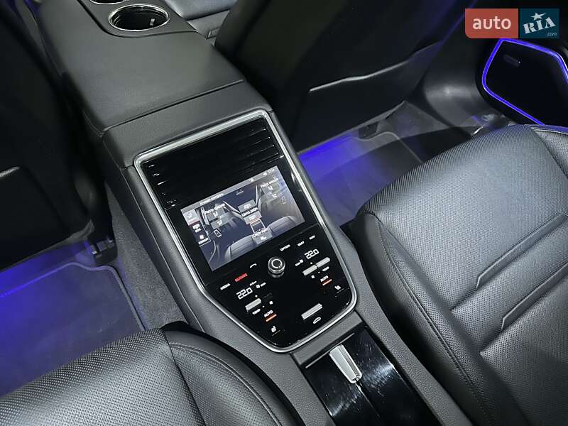 Фастбэк Porsche Panamera 2018 в Днепре