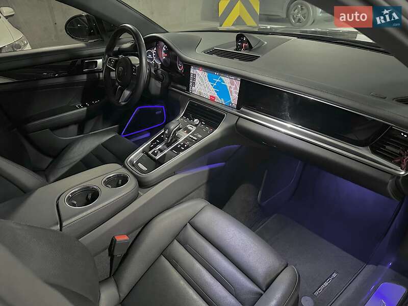 Фастбэк Porsche Panamera 2018 в Днепре