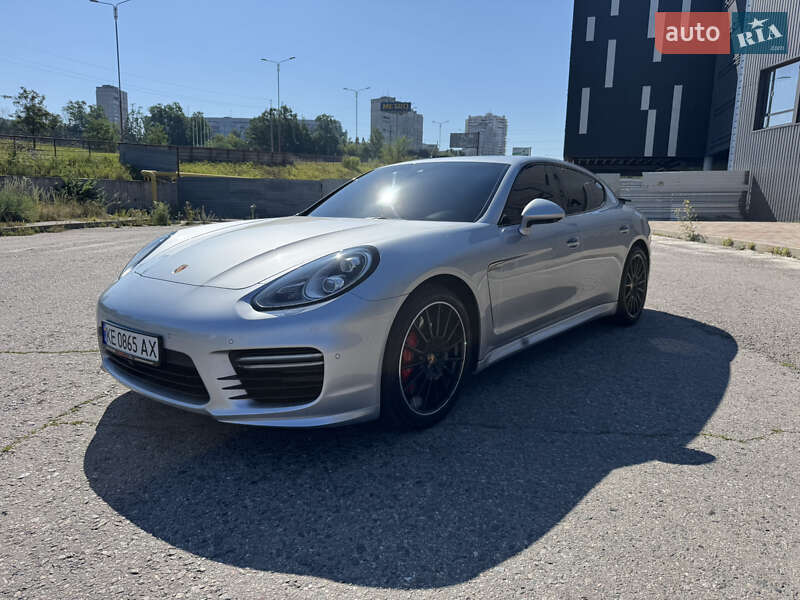 Фастбэк Porsche Panamera 2013 в 