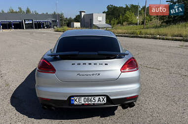 Фастбэк Porsche Panamera 2013 в 