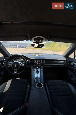 Фастбэк Porsche Panamera 2013 в 