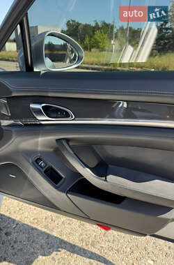 Фастбэк Porsche Panamera 2013 в 