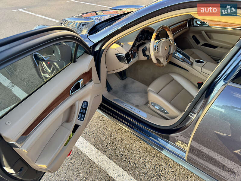 Фастбэк Porsche Panamera 2013 в Киеве