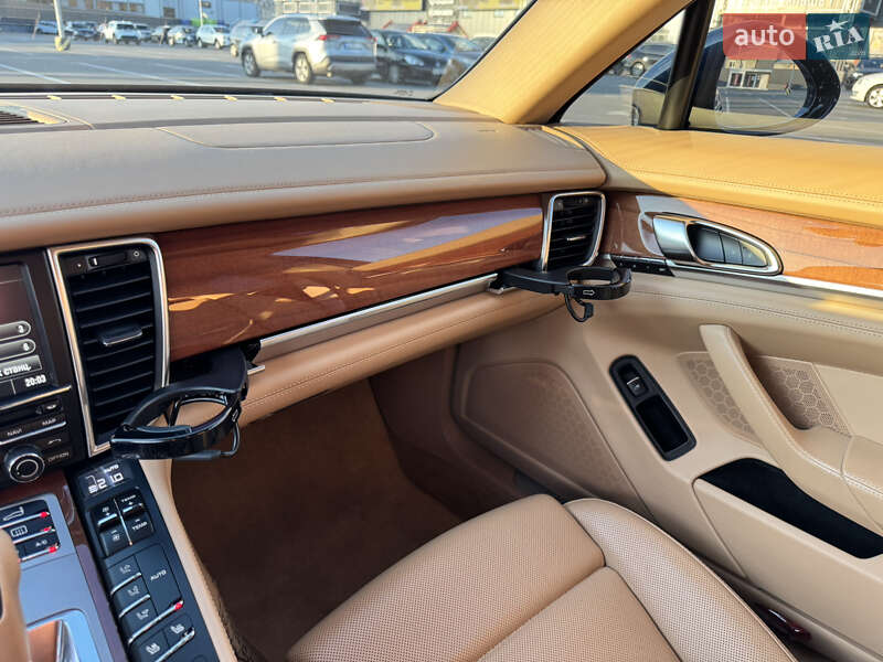 Фастбэк Porsche Panamera 2013 в Киеве