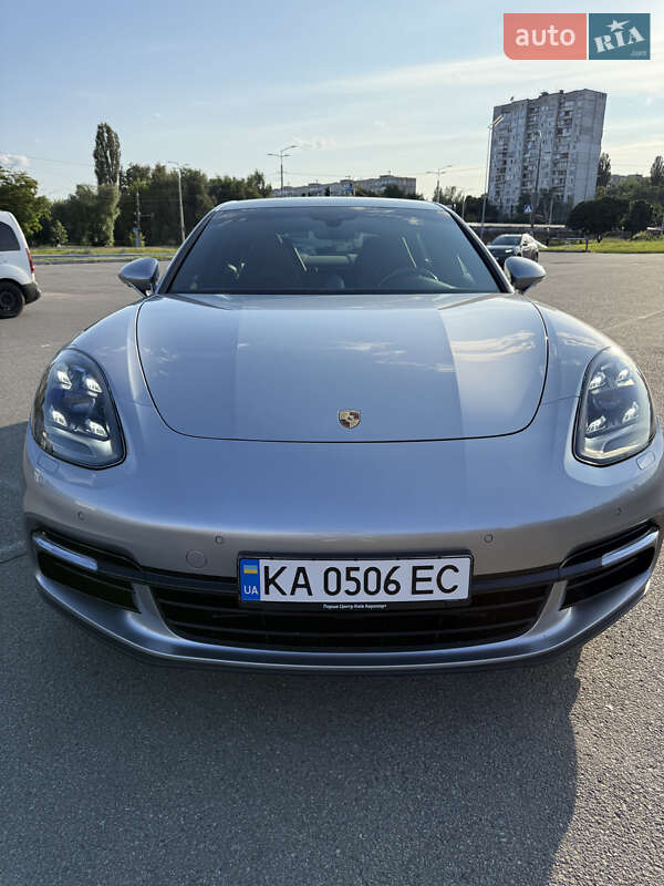 Фастбэк Porsche Panamera 2020 в Киеве