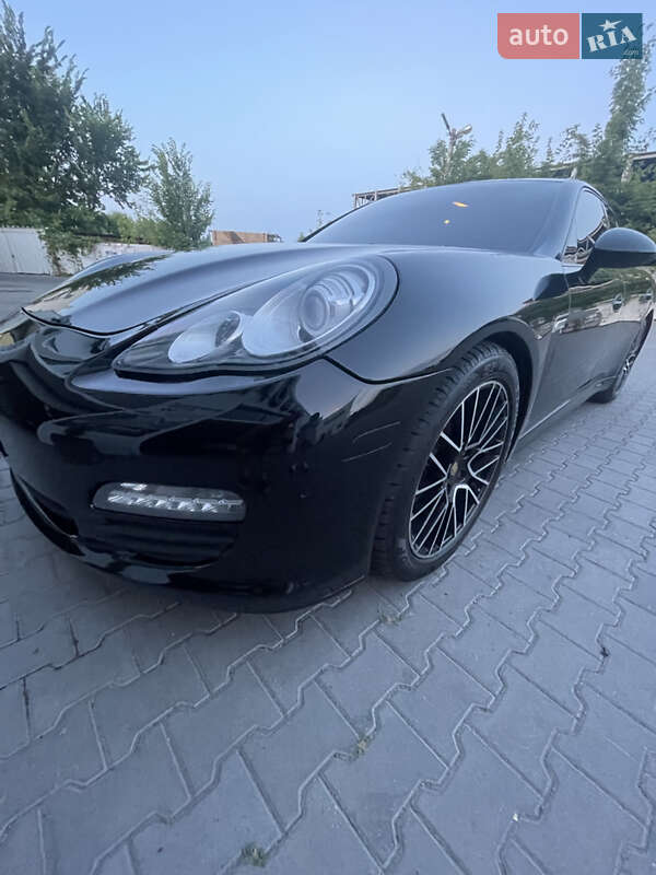 Фастбэк Porsche Panamera 2011 в Виннице