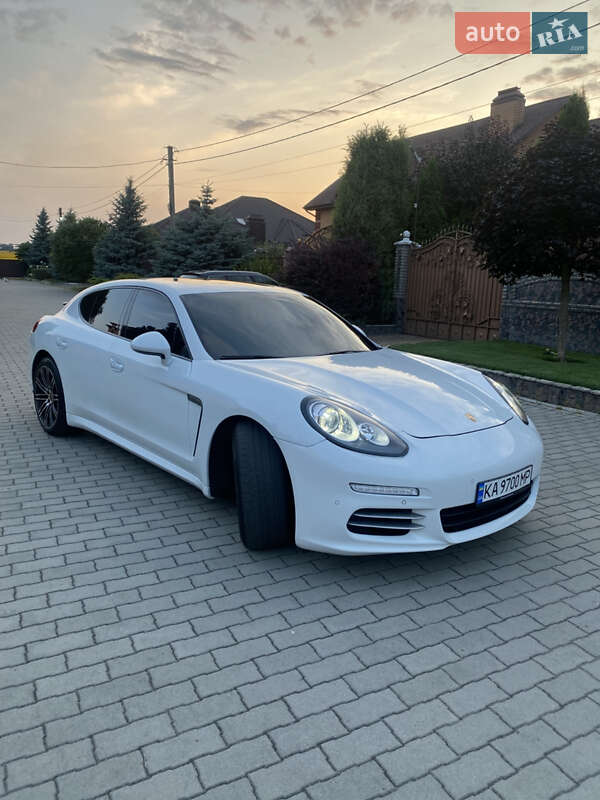 Фастбэк Porsche Panamera 2015 в Киеве
