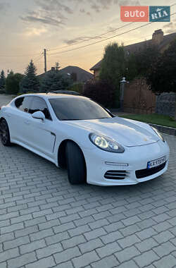 Фастбэк Porsche Panamera 2015 в 