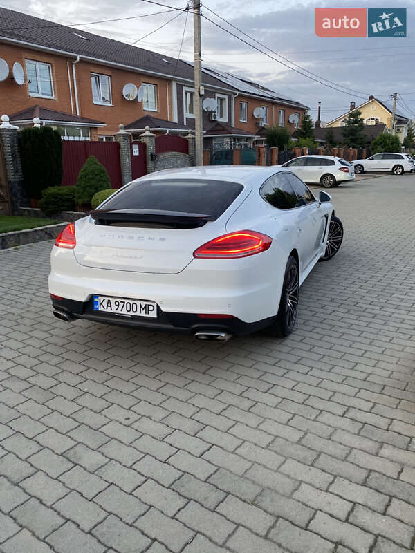 Фастбэк Porsche Panamera 2015 в Киеве