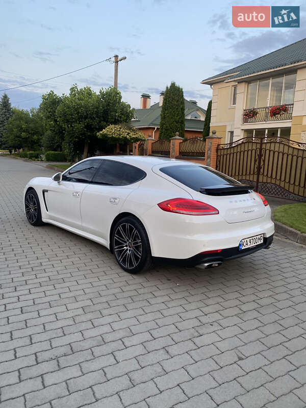 Фастбэк Porsche Panamera 2015 в Киеве