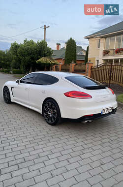 Фастбэк Porsche Panamera 2015 в 