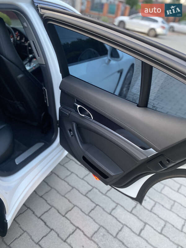 Фастбэк Porsche Panamera 2015 в Киеве