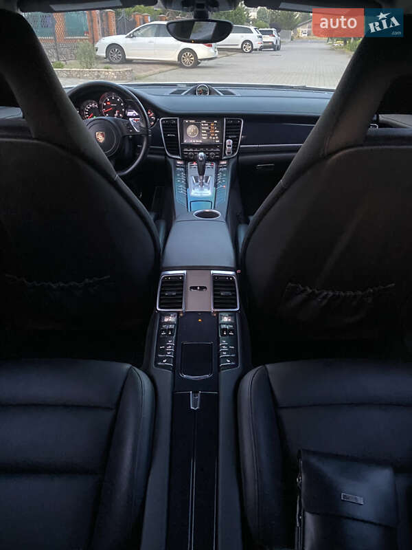Фастбэк Porsche Panamera 2015 в Киеве