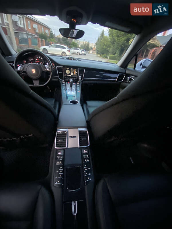 Фастбэк Porsche Panamera 2015 в Киеве