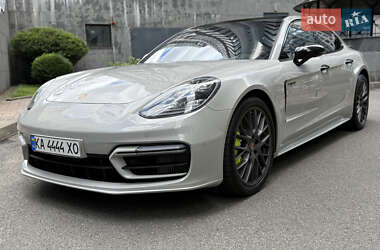 Фастбэк Porsche Panamera 2023 в Киеве