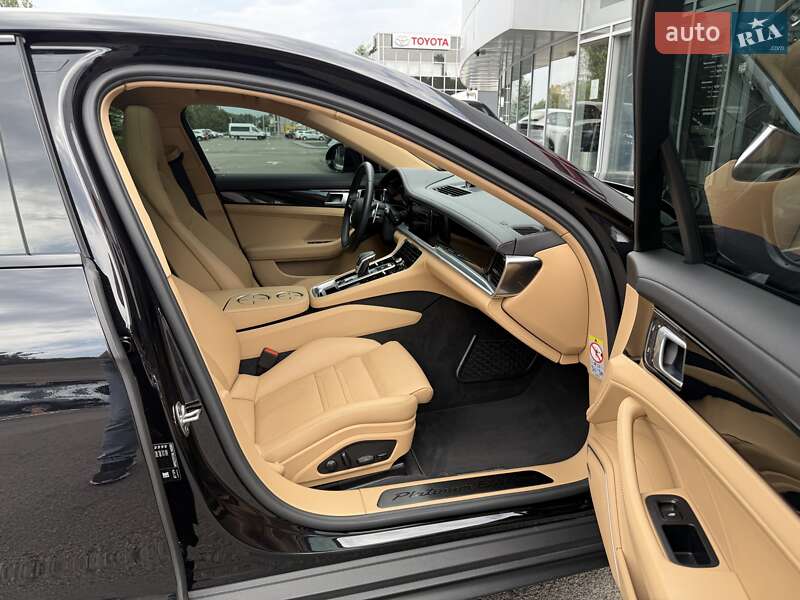Фастбэк Porsche Panamera 2022 в Днепре