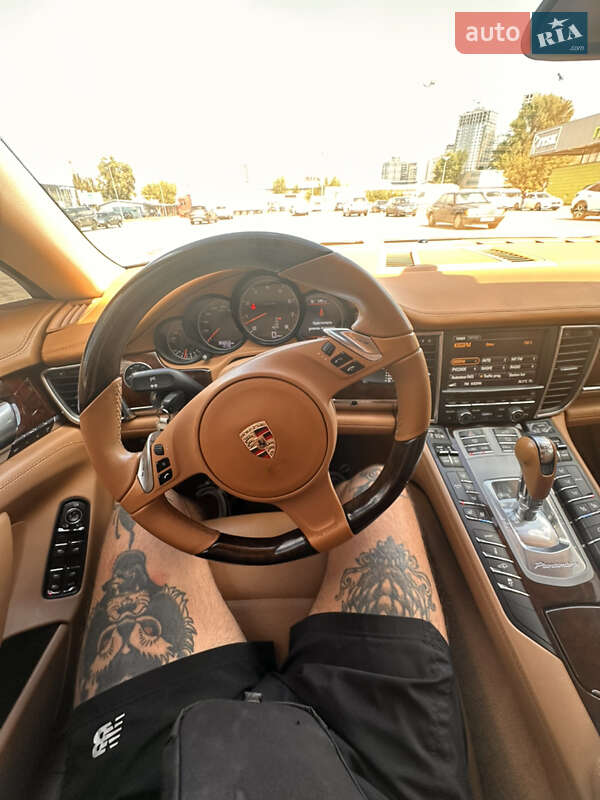 Фастбэк Porsche Panamera 2013 в 
