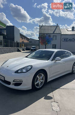 Фастбэк Porsche Panamera 2012 в Белой Церкви