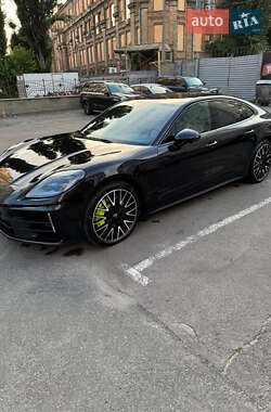 Фастбэк Porsche Panamera 2024 в Киеве