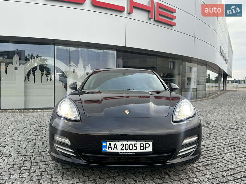 Фастбек Porsche Panamera 2011 в Києві