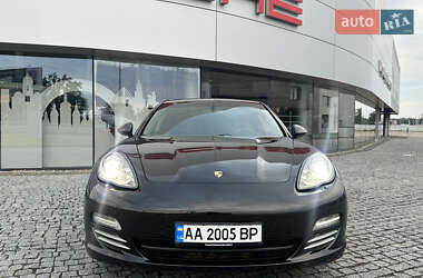 Фастбэк Porsche Panamera 2011 в 
