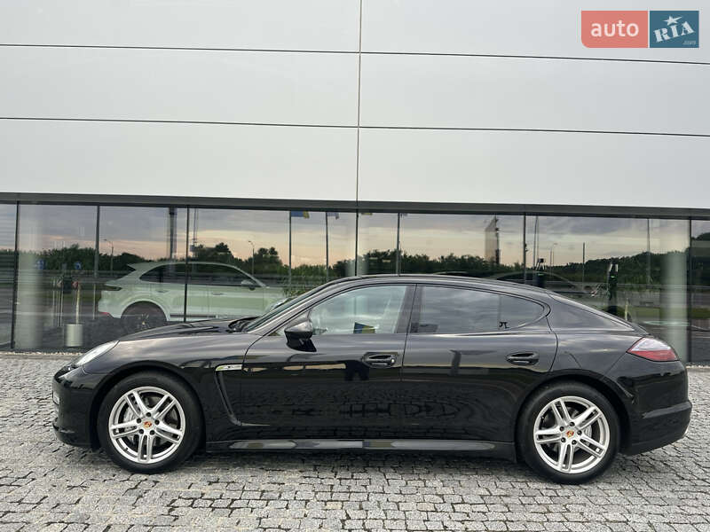 Фастбек Porsche Panamera 2011 в Києві